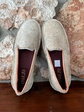 Uwezo Hair-on Cowhide Handmade Loafers Cream Color Women’s Size 8.5 NWOT